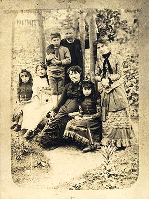 Rosalía coa familia na Matanza, Padrón