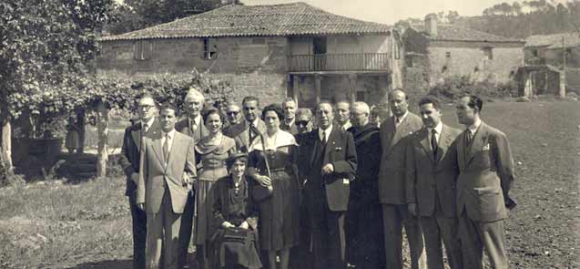 Gala e un grupo da Fundación na horta da Casa da Matanza