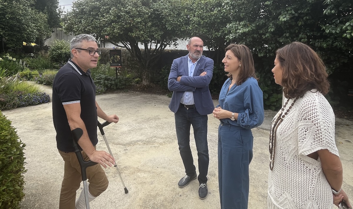 Dúas Árbores Senlleiras máis: a Camelia Rosalía de Castro e o Loureiro dos Poetas